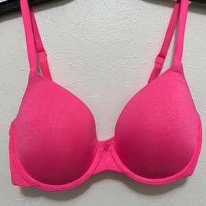 34D Victoria Secret bra